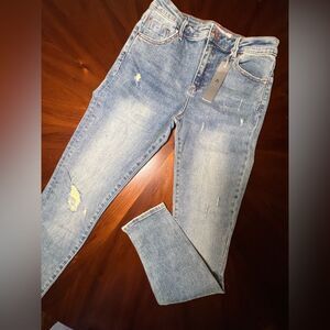 tractr “Diane” mid rise slim jeans 🔥 NWT 🔥 distressed 🔥 size 6/28